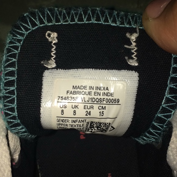 Beautiful converse. - Picture 5 of 5